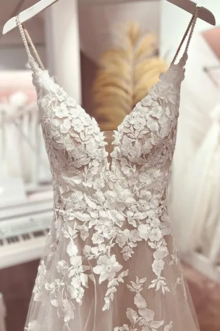 Classic v-neck spaghetti straps sleeveless a-line lace Wedding dresses
