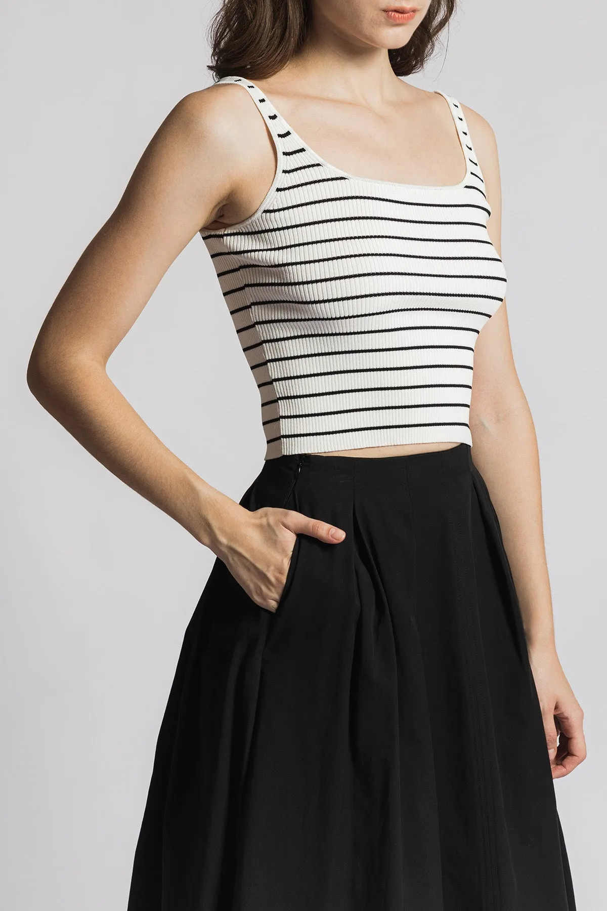 Leerya Square Neckline Cropped Tank Top