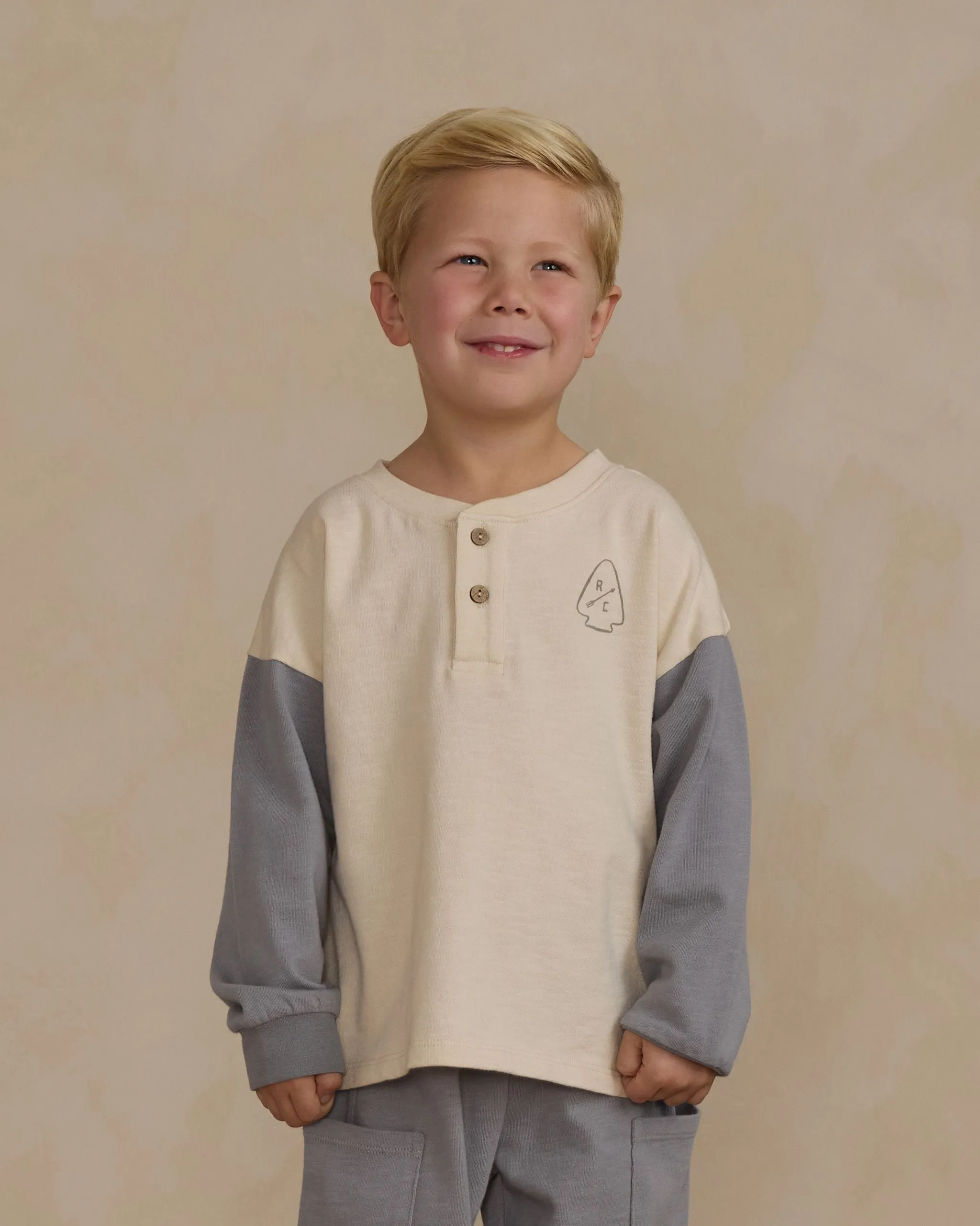 RELAXED LONG SLEEVE HENLEY || EXPLORE
