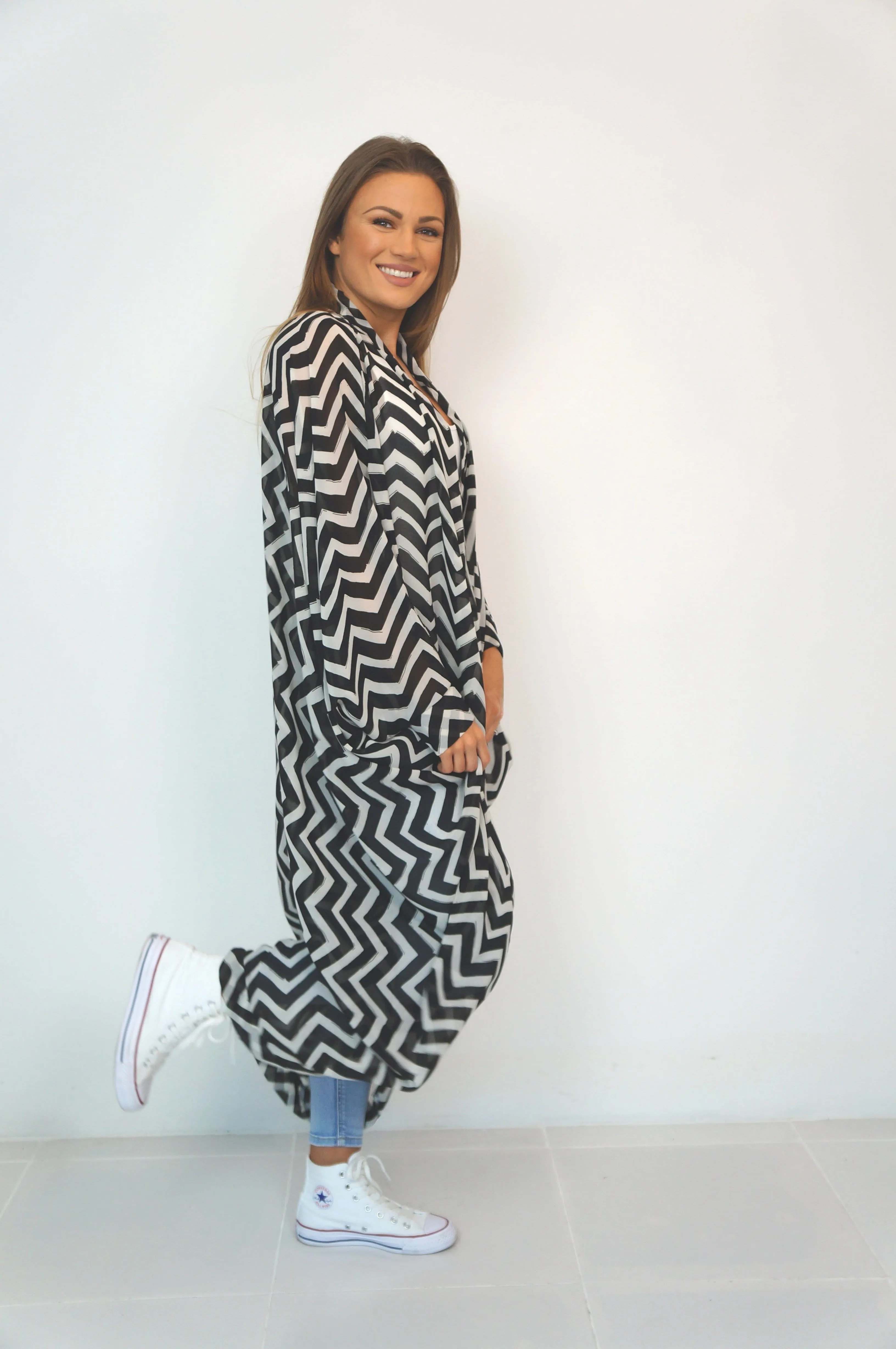 The Palm Kimono - Black & White Painted Chevron